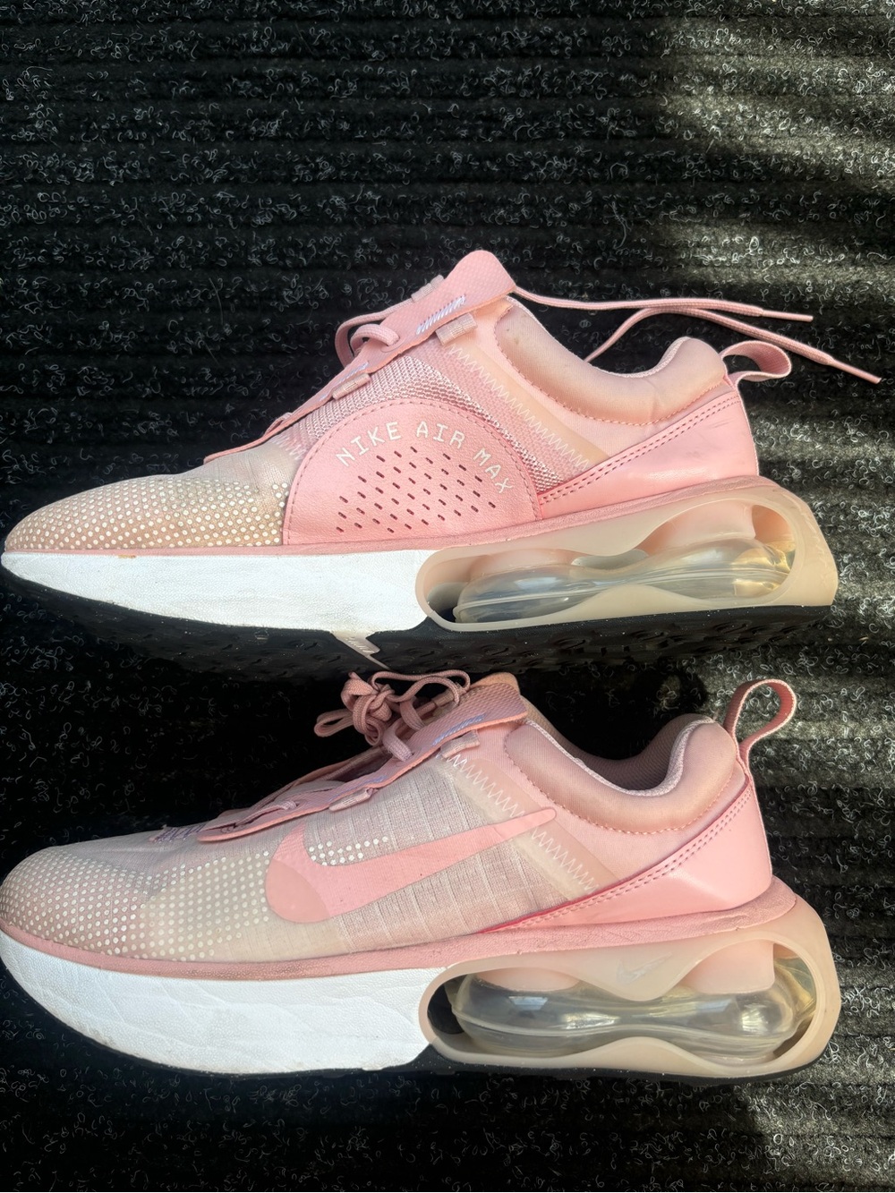 Nike Women’s Pink Air max 90 sneakers